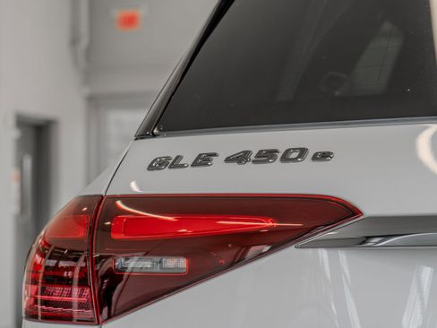 Certified 2025 Mercedes-Benz GLE 450e 4MATIC image 22