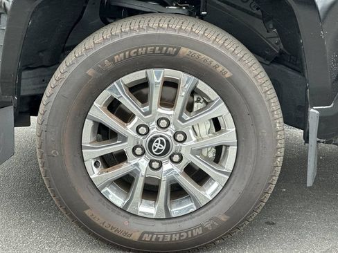 Used 2024 Toyota Tacoma Limited w/ Limited Package (LT) AWD/4WD image 25