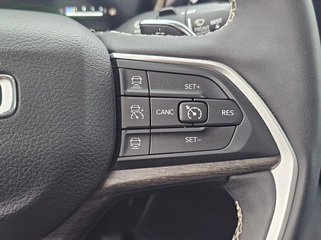 Used 2023 Jeep Grand Cherokee 4WD 4xe w/ Luxury Tech Group II image 30