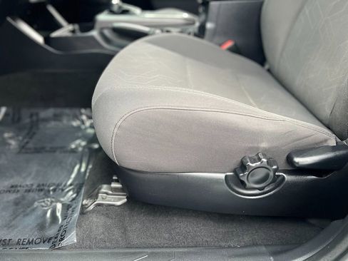 Used 2018 Toyota Tacoma TRD Off-Road w/ Technology Package image 19