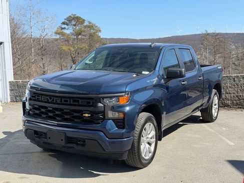 Used 2023 Chevrolet Silverado 1500 Custom image 1