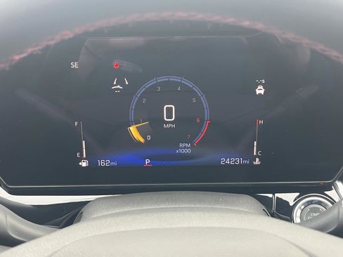 Used 2024 Chevrolet Trax RS w/ Sunroof Package image 24