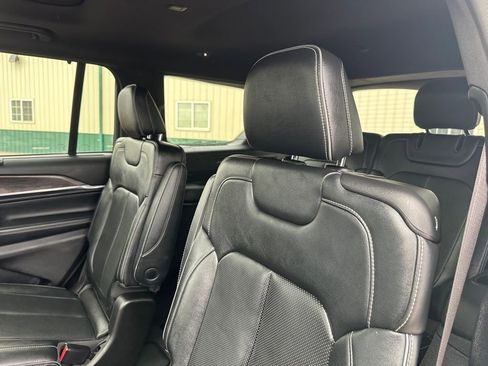 Used 2022 Jeep Grand Cherokee L Overland w/ Luxury Tech Group IV image 23