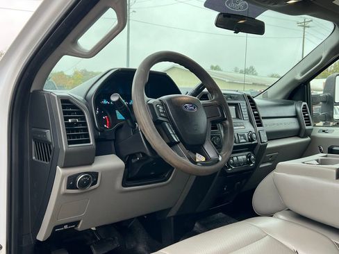 Used 2017 Ford F550 4x4 Crew Cab Super Duty w/ Power Equipment Group image 12
