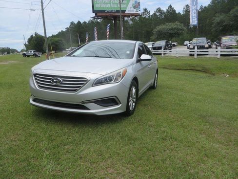 Used 2016 Hyundai Sonata SE FWD image 2