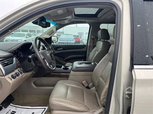 Used 2015 Chevrolet Suburban LT image 9