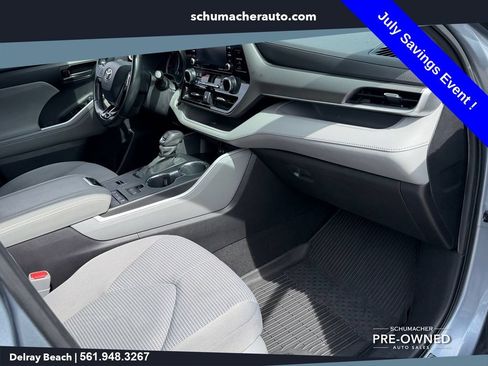 Used 2021 Toyota Highlander LE FWD image 16