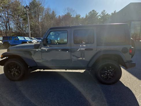 Used 2023 Jeep Wrangler Unlimited w/ Cold Weather Group AWD/4WD image 9