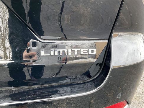 Used 2023 Jeep Grand Cherokee Limited w/ Trailer Tow Prep Group (B) image 9