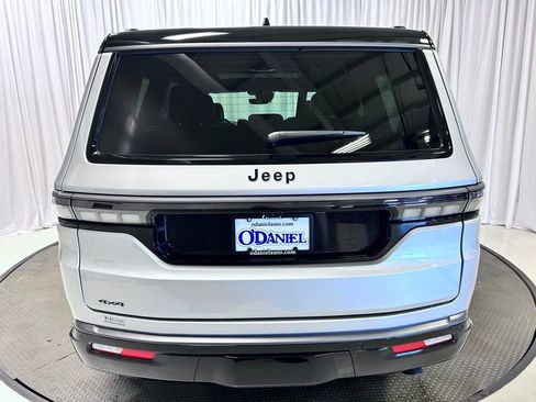 New 2026 Jeep Grand Wagoneer 4WD image 30