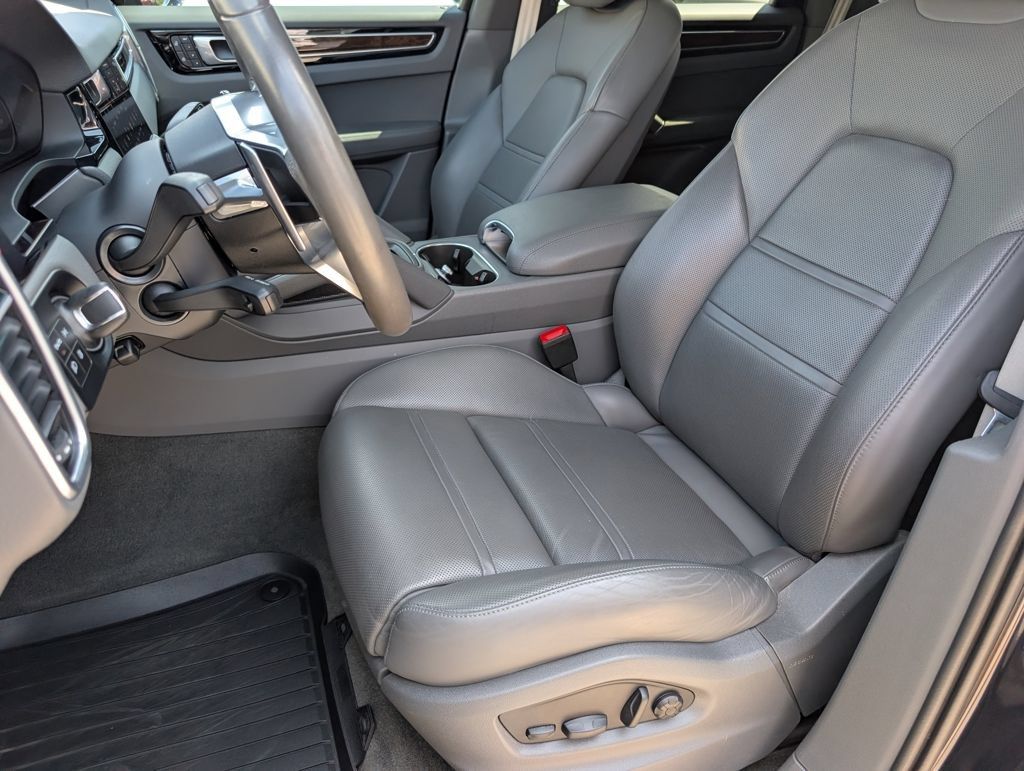 Certified 2022 Porsche Cayenne Coupe AWD/4WD image 5