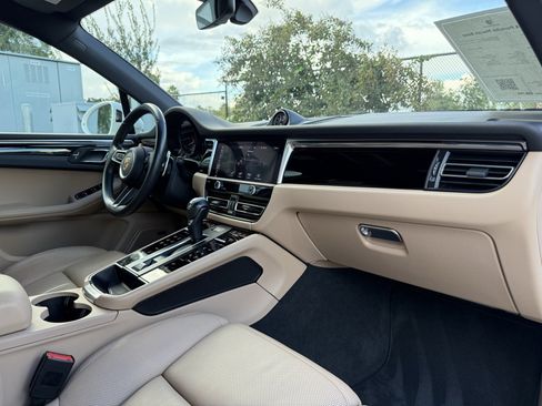 Used 2024 Porsche Macan image 25