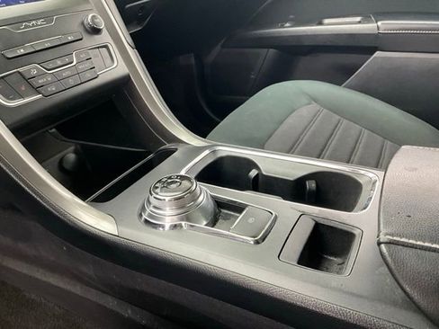 Used 2020 Ford Fusion SE image 16