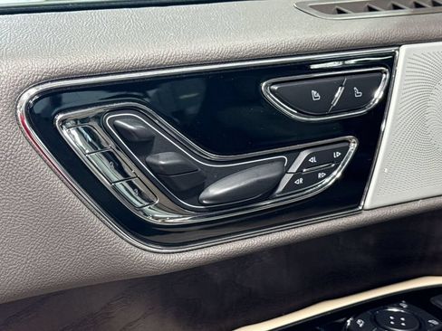 Used 2022 Lincoln Navigator Reserve AWD/4WD image 13