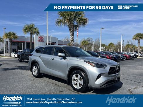 Used 2024 Toyota Highlander LE AWD/4WD image 1