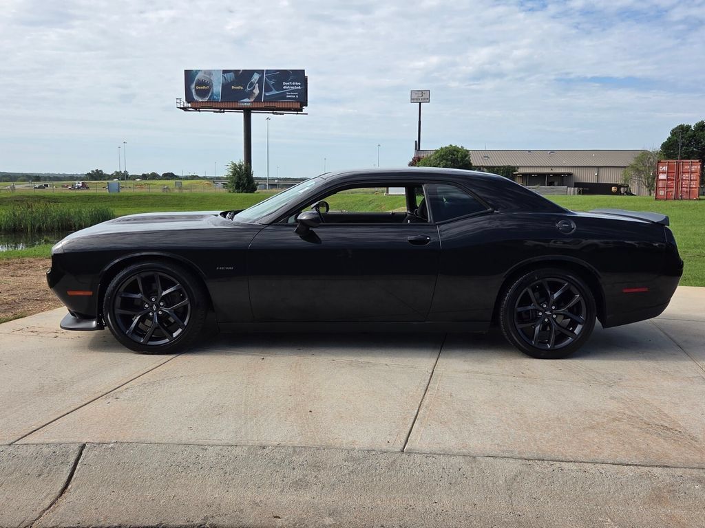 Used 2019 Dodge Challenger R/T w/ Blacktop Package RWD image 2