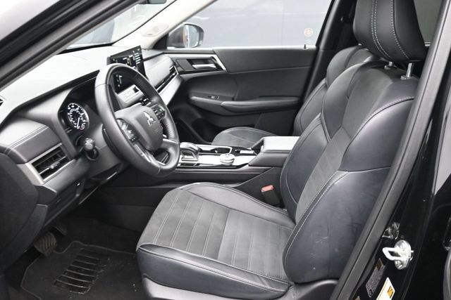 Used 2025 Mitsubishi Outlander SE FWD image 21