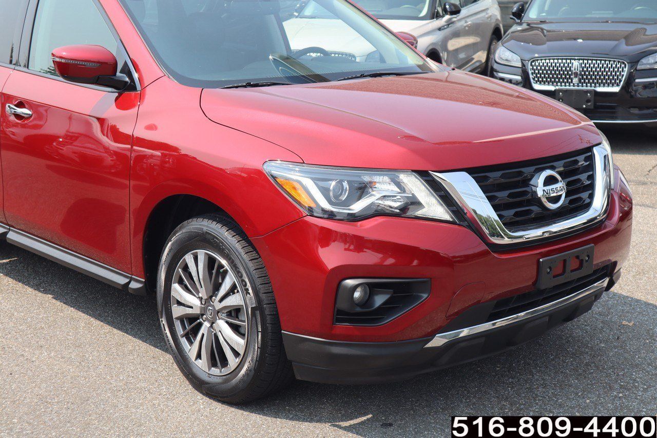 Used 2018 Nissan Pathfinder SV w/ SV Tech Package AWD/4WD image 2