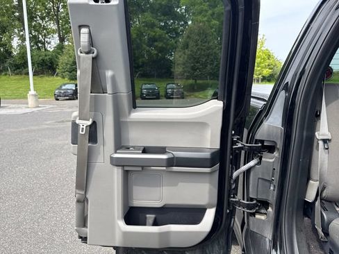 Used 2017 Ford F150 XLT w/ Equipment Group 301A Mid AWD/4WD image 16