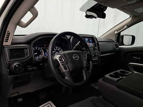 Used 2023 Nissan Titan SV image 9