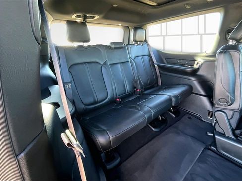 Used 2023 Jeep Wagoneer Series III w/ Premium Group I image 29