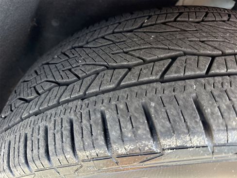 Used 2023 Chevrolet Traverse Premier image 48