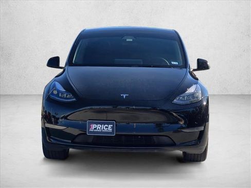 Used 2025 Tesla Model Y Long Range RWD image 2