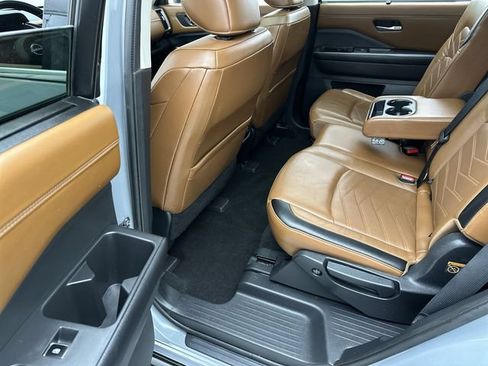Used 2022 Nissan Pathfinder Platinum w/ Cargo Package AWD/4WD image 23