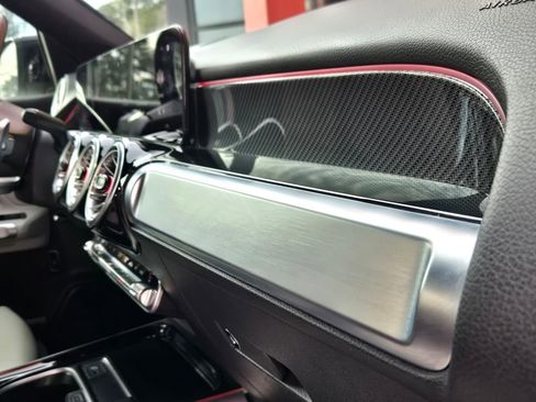 Used 2023 Mercedes-Benz GLB 250 image 25