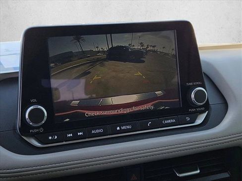 Used 2025 Nissan Rogue SV w/ SV Premium Package image 13