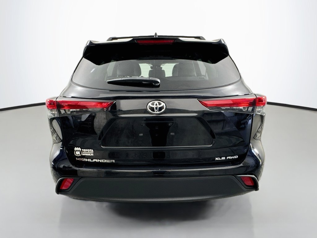 Used 2023 Toyota Highlander XLE AWD/4WD image 7