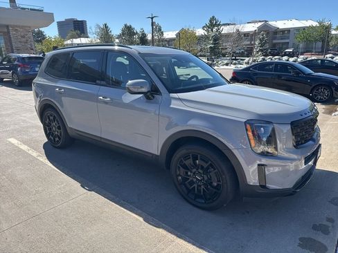 Used 2022 Kia Telluride SX w/ SX Prestige Package image 2