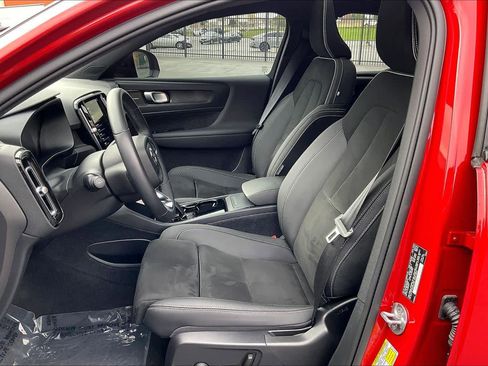 Used 2023 Volvo C40 P8 Recharge Ultimate w/ Protection Package Premier image 28