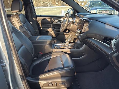 Used 2023 Chevrolet Traverse LT w/ LT Premium Package AWD/4WD image 18