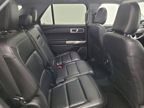 Used 2021 Ford Explorer XLT w/ Equipment Group 202A AWD/4WD image 19