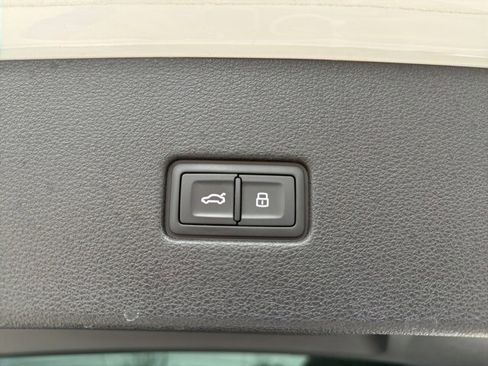 Used 2022 Audi Q8 Premium Plus image 24