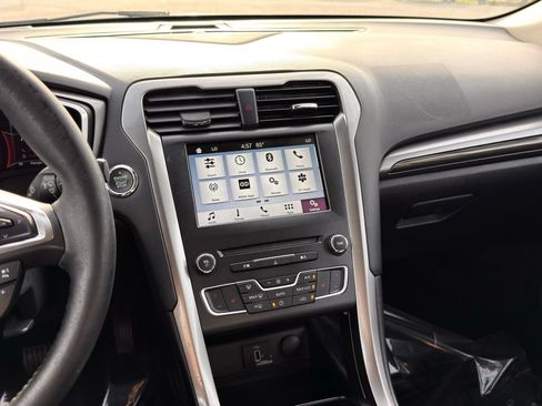 Used 2018 Ford Fusion SE w/ Equipment Group 602A FWD image 37