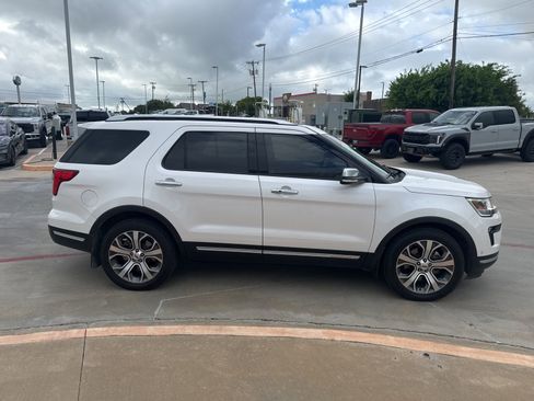 Used 2019 Ford Explorer Platinum image 4