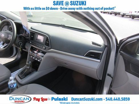 Used 2020 Hyundai Elantra SE w/ Cargo Package (C1) image 13