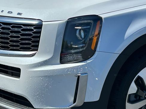 Used 2020 Kia Telluride EX w/ EX Premium Package FWD image 12