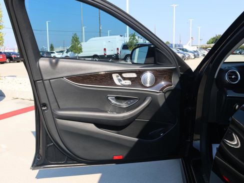Used 2018 Mercedes-Benz E 300 image 31