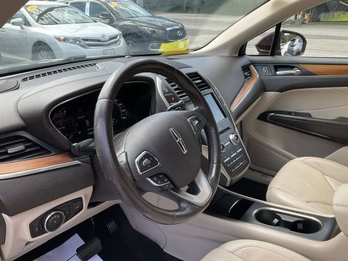 Used 2019 Lincoln MKC Select w/ Select Plus Package AWD/4WD image 17