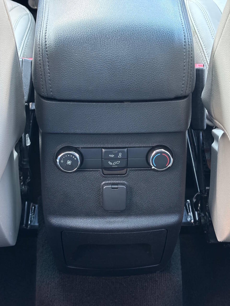 Used 2018 Ford Explorer XLT w/ Equipment Group 202A AWD/4WD image 14