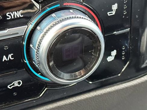 Used 2024 GMC Sierra 1500 SLT image 30