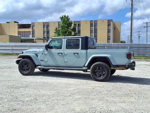Used 2023 Jeep Gladiator Sport AWD/4WD image 16