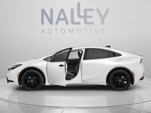Used 2026 Toyota Prius LE FWD image 2
