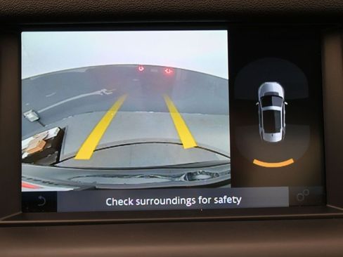 Used 2018 Land Rover Discovery Sport HSE image 15