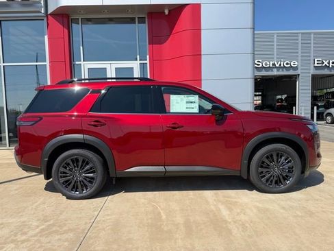 New 2026 Nissan Pathfinder SL w/ SL Premium Package image 3