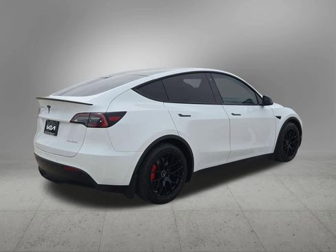Used 2022 Tesla Model Y Performance image 6