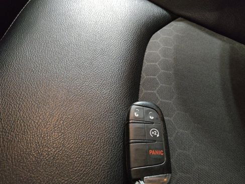 Used 2019 Jeep Compass Latitude FWD image 32